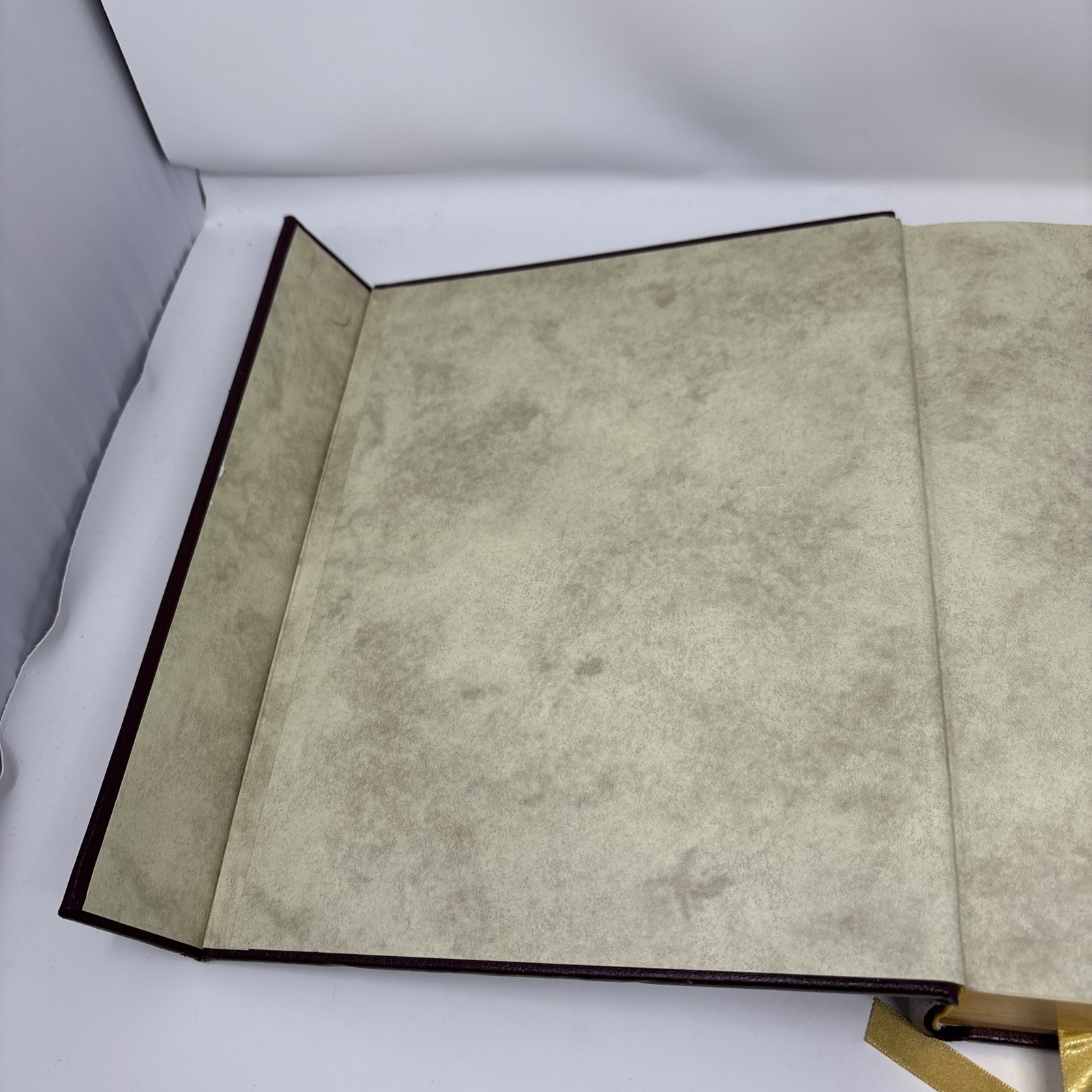 Vintage Holy Bible Illuminated Family Edition Full Color Lionheart Gold Gilted