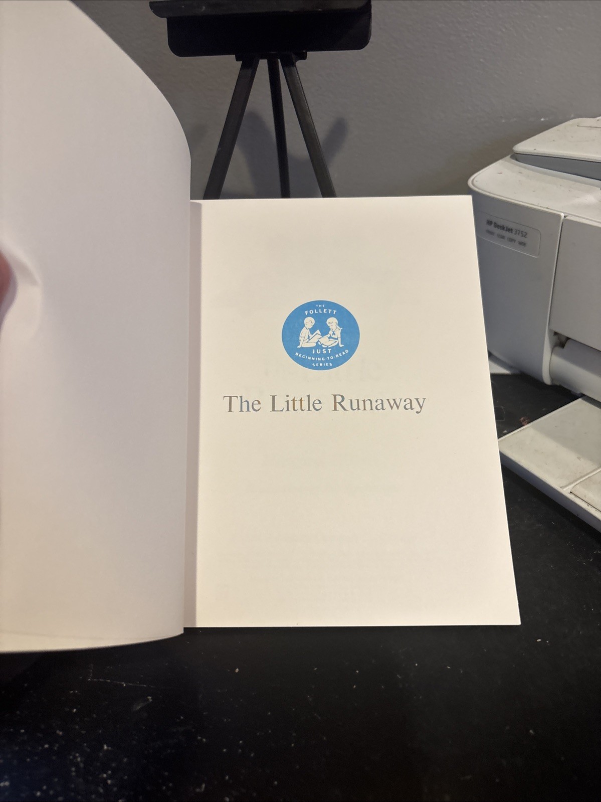 Little Runaway, the (Beginning-To-Read) Hillert, Margaret|Anderson, Irv libr…