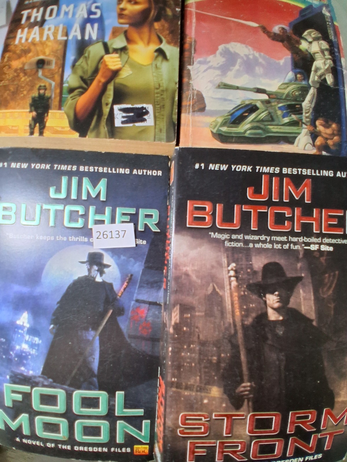 Lot of 10 Science Fiction/Fantasy PAPERBACK Books 26137 bc22