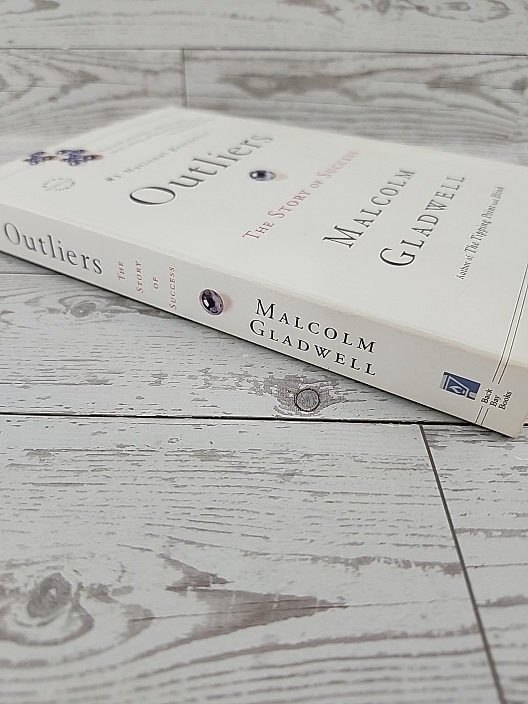 Outliers: The Story of Success by Gladwell, Malcolm Paperback Good