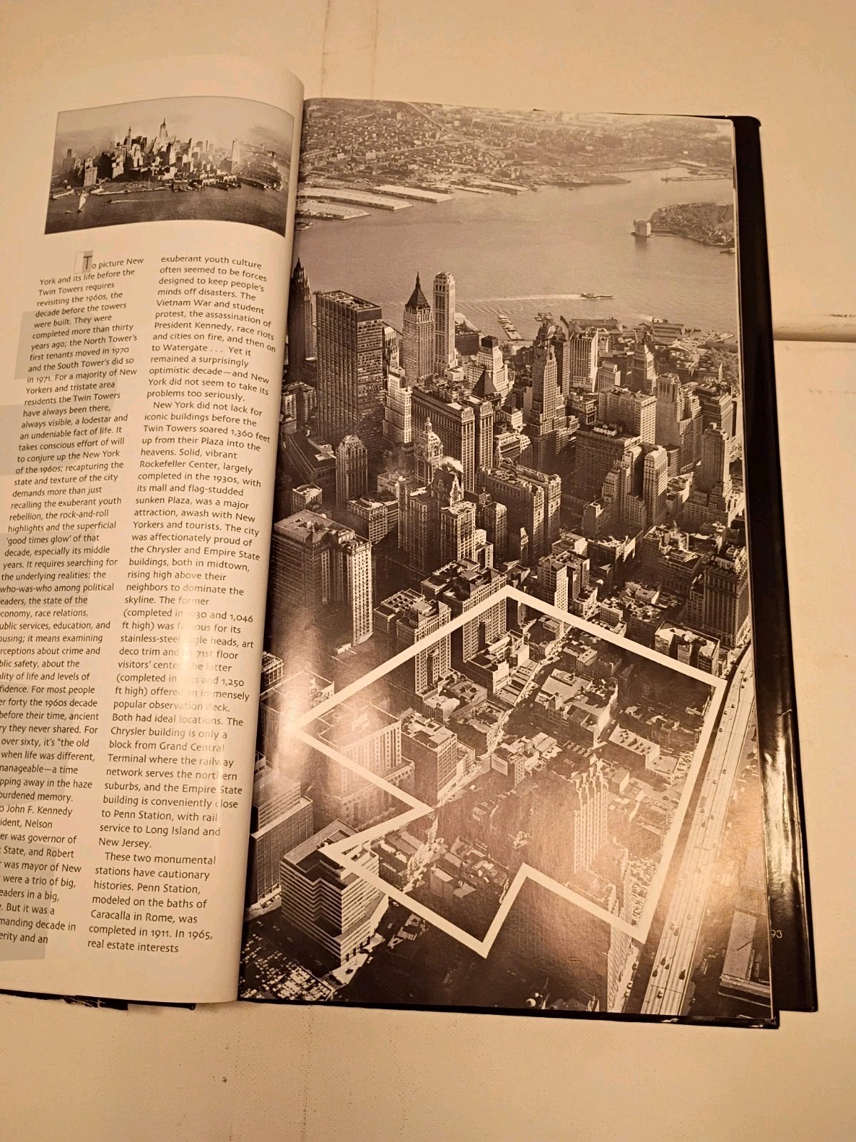 World Trade Center Oversized ( Tall ) HC Book Photos 9/11 Foldout Pages 2002