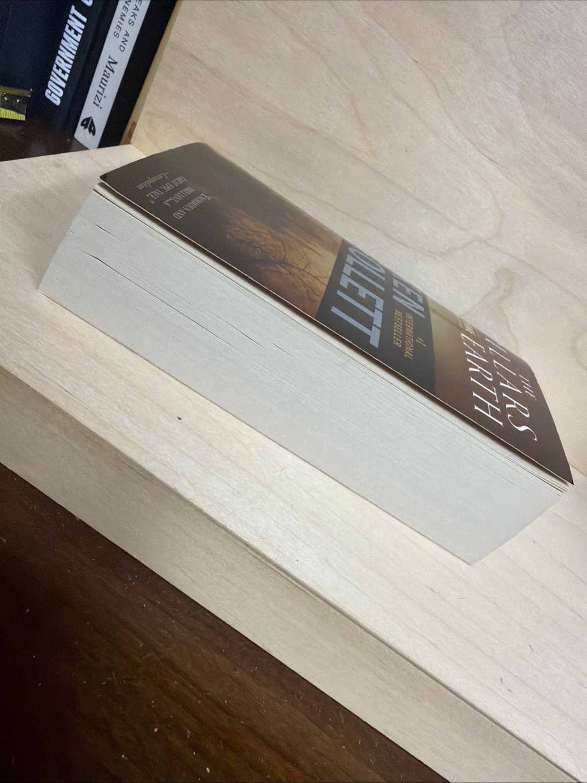 Pillars of the Earth : A Novel by Ken Follett (1990, First Signet Printing)