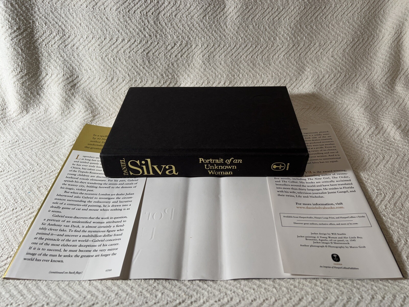 Portrait of an Unknown Woman: A Novel (Gabriel Allon, 22) by Silva, Daniel