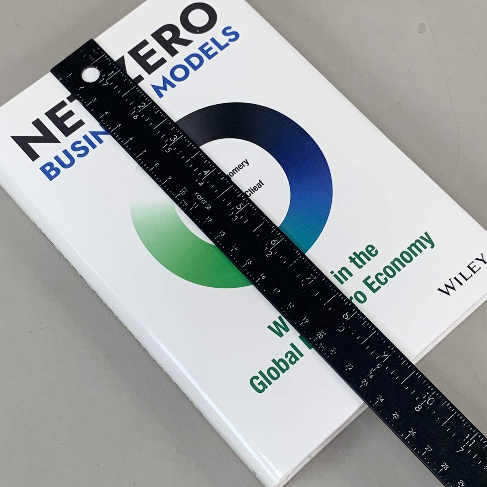 WILEY John Motgomery & Mark Van Clieaf; Net Zero Business Models 416 PAges
