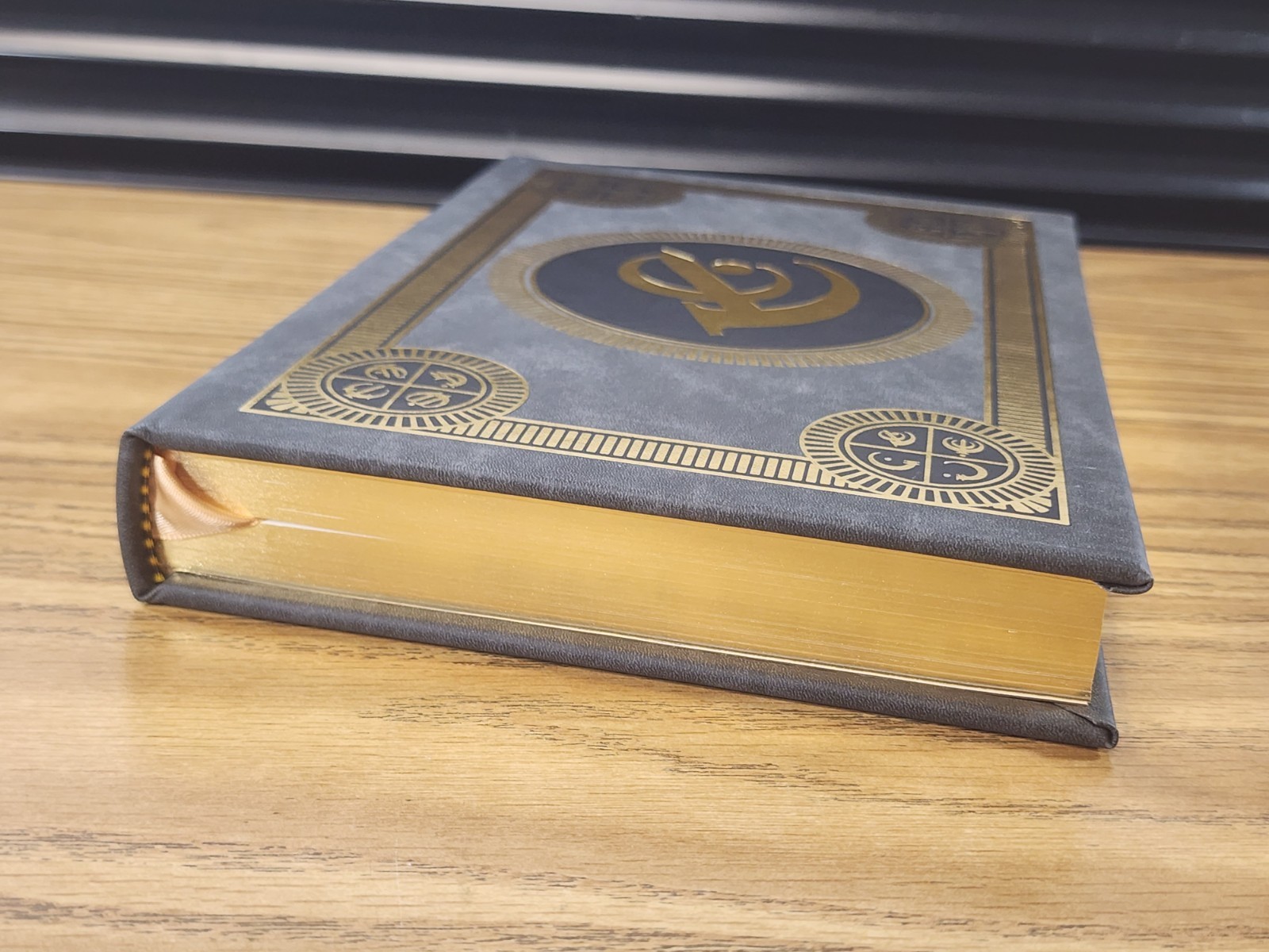 The Alloy Of Law by Brandon Sanderson – Leatherbound – Signed – Mint