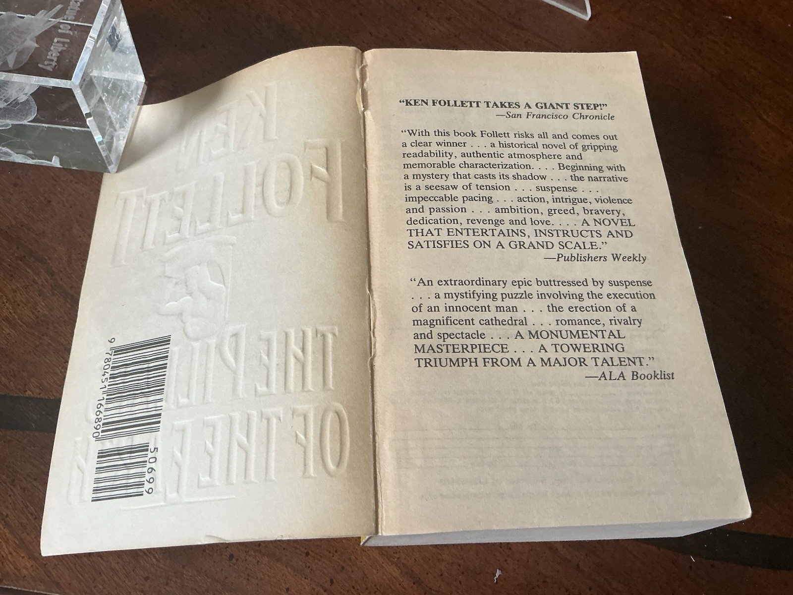 Pillars of the Earth : A Novel by Ken Follett (1990, Mass Market)