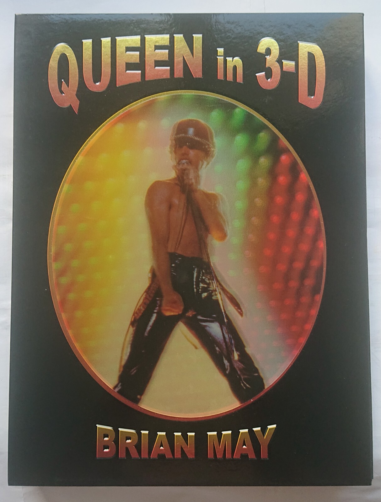 Brain May: “Queen in 3-D” English & Deutsch (PDF) + 9781838164508