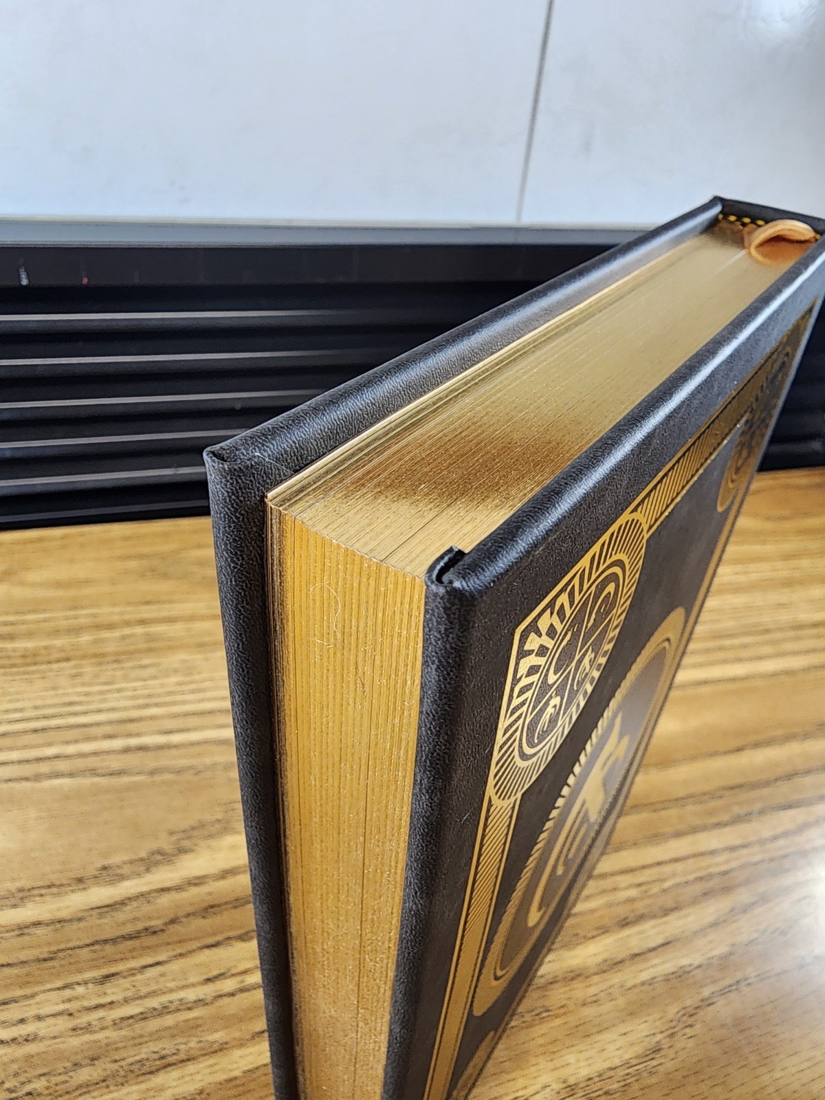 The Alloy Of Law by Brandon Sanderson – Leatherbound – Signed – Mint