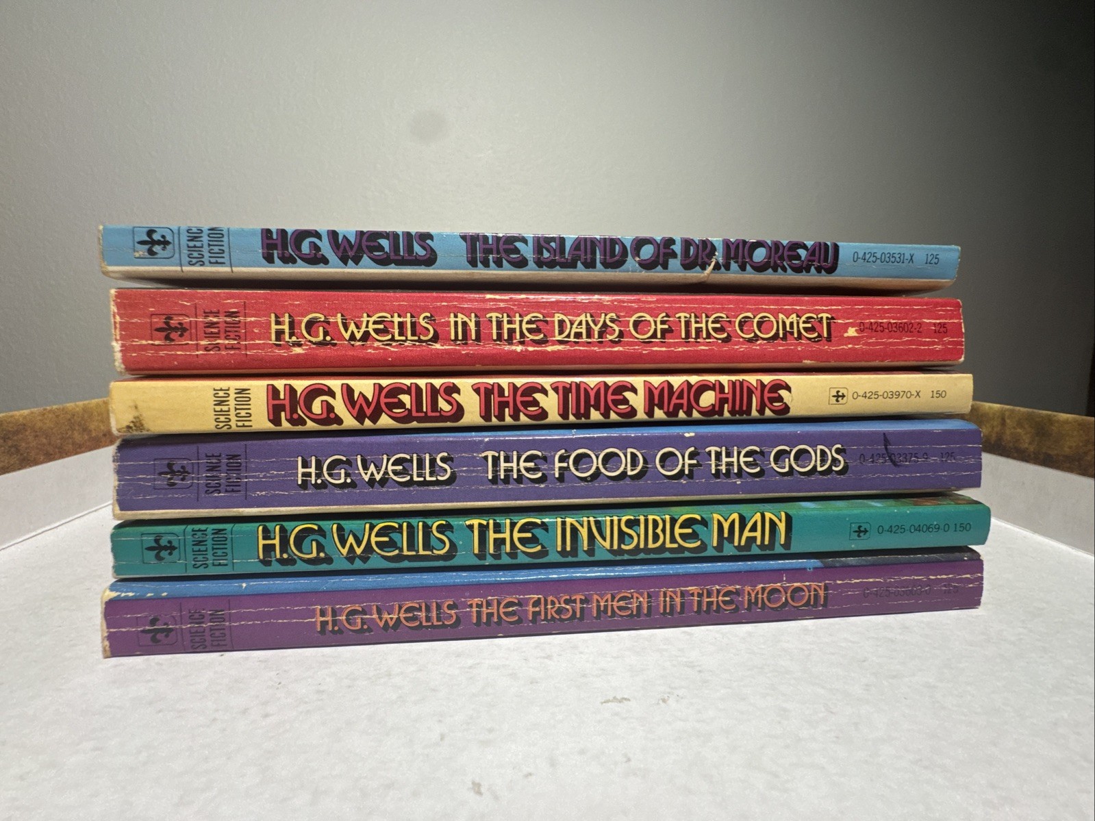 Six Book HG Wells Berkley Books Richard Powers Cover Art Lot