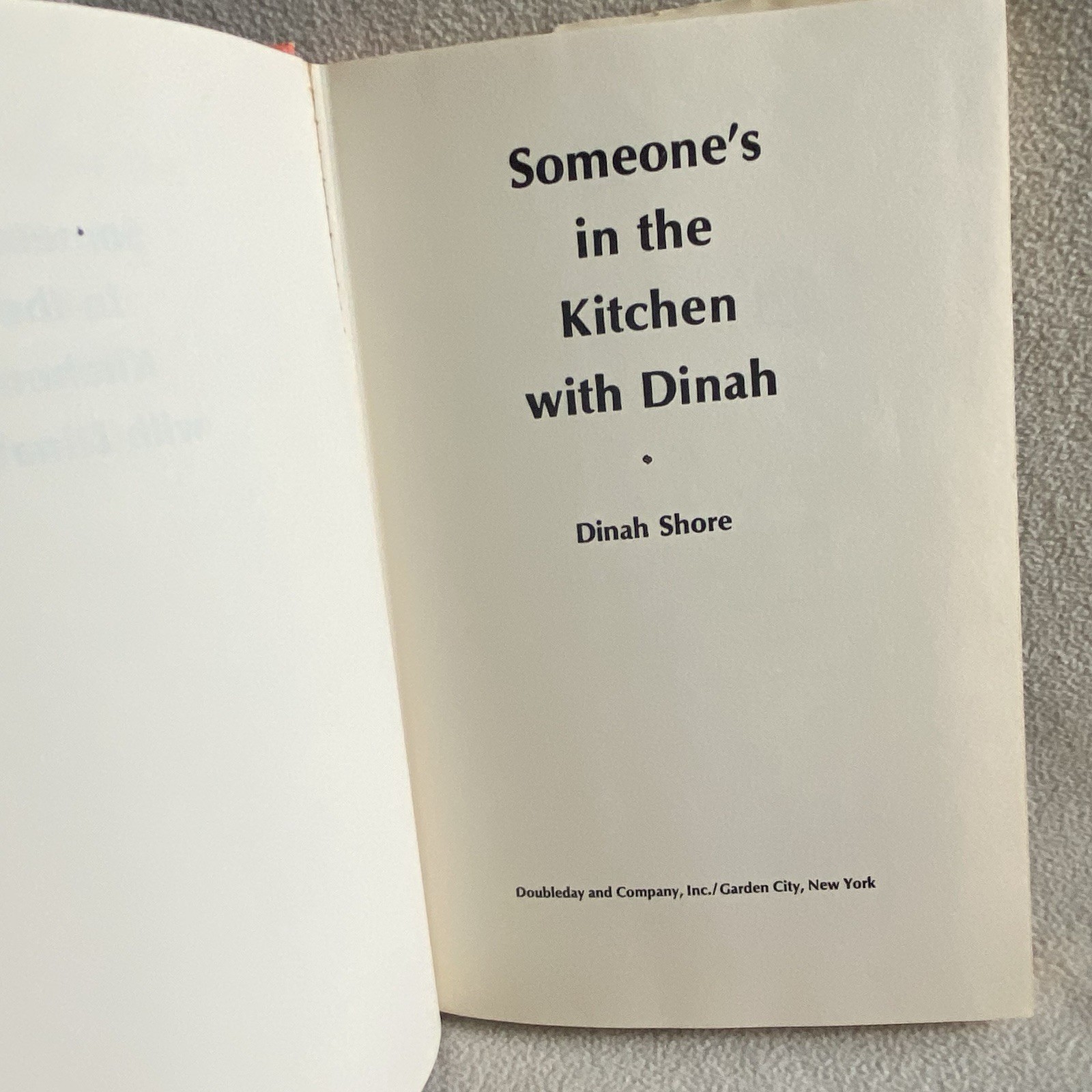 Someone’s in the Kitchen with Dinah Vintage Recipe Cookbook 1971 HC DJ