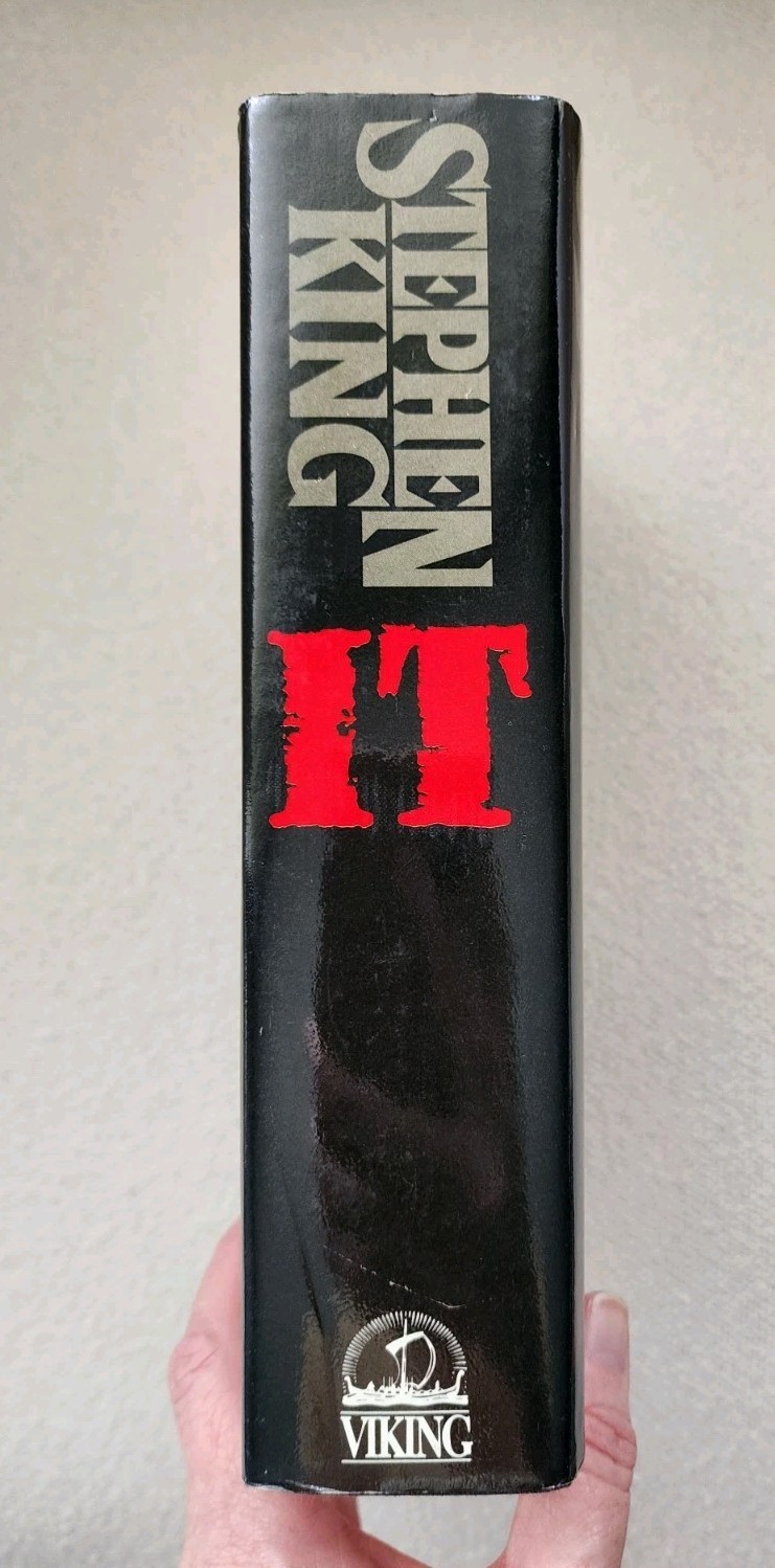 Stephen King- “It” Hardcover Book 1986 Viking Penguin Group *Read Description*
