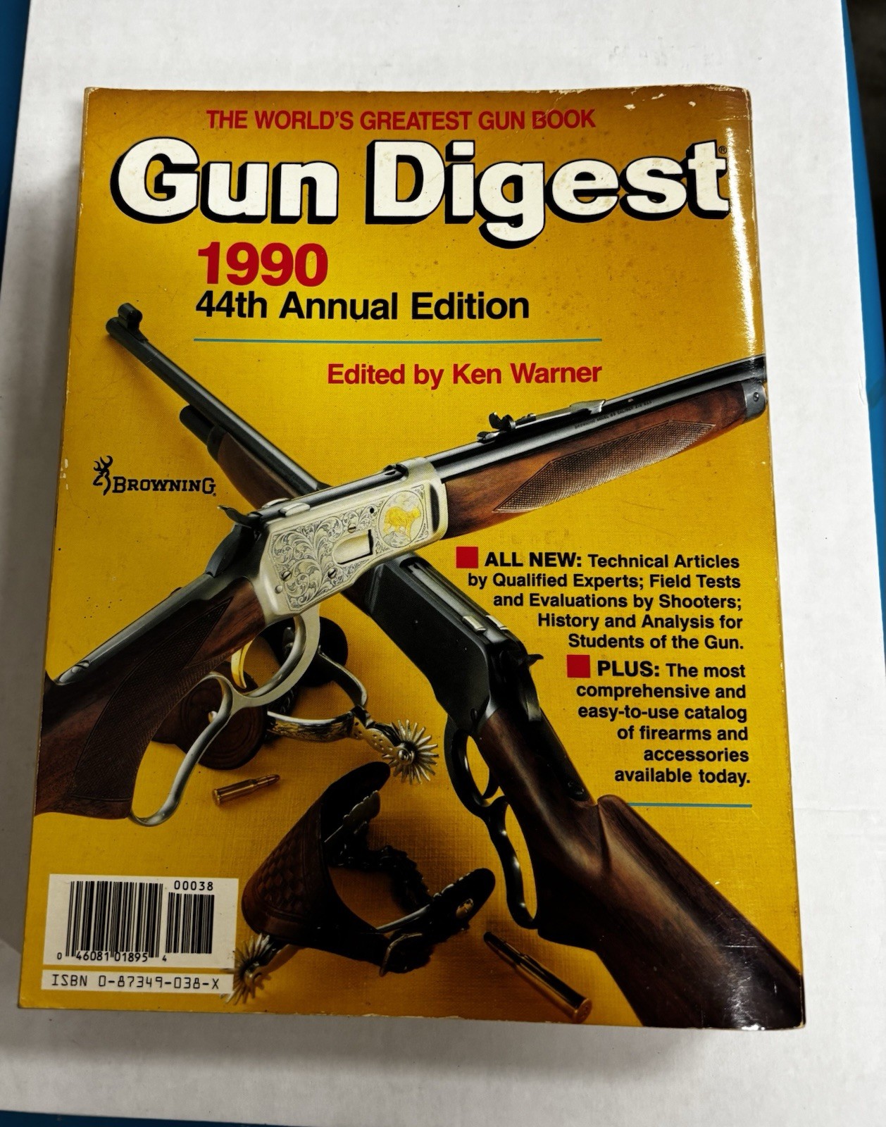 1990 GUN DIGEST Magazine THE WORLD’S GREATEST GUN BOOK 498 Pages