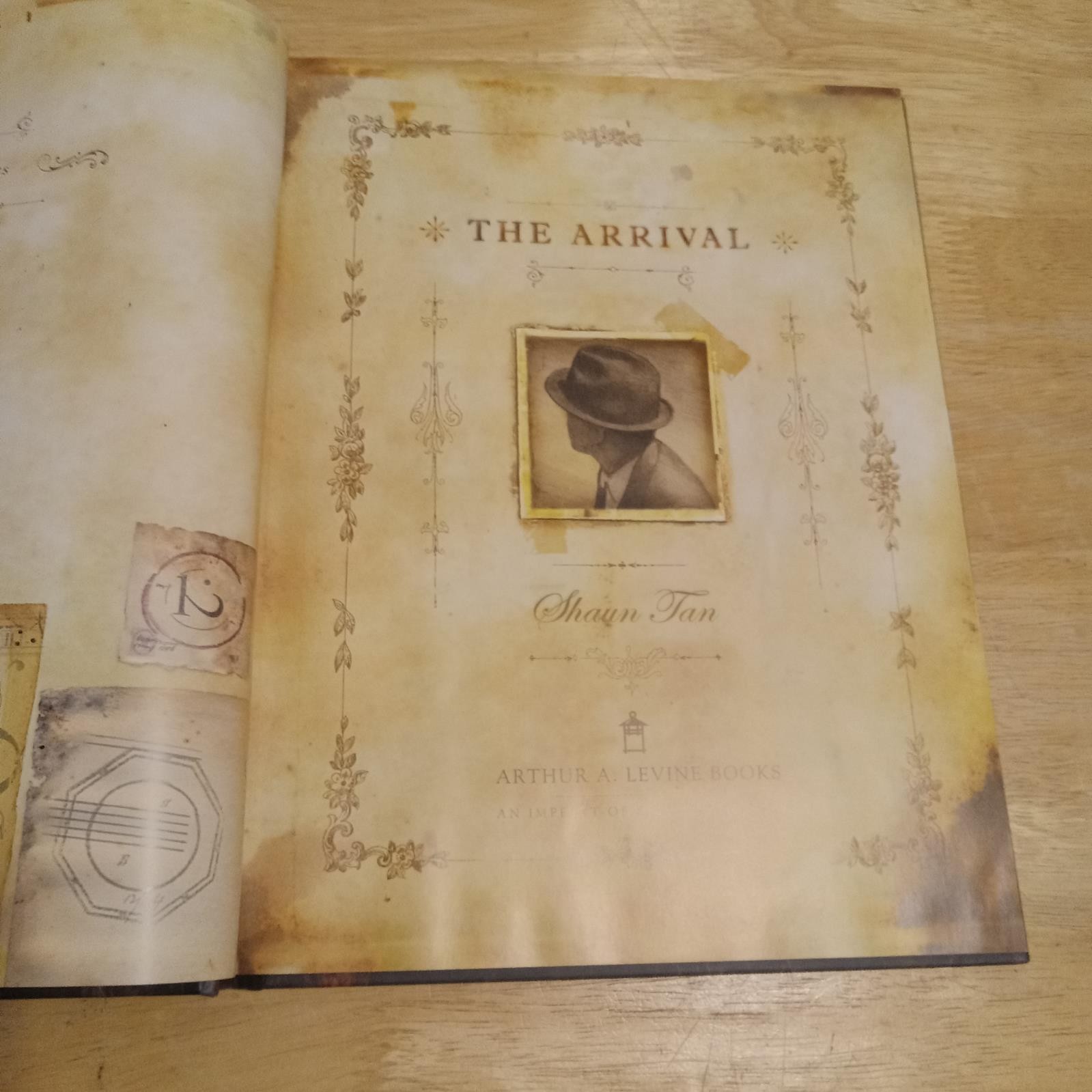 Shaun Tan The Arrival 2007 Arthur A Levine 1st 4to HC VG+