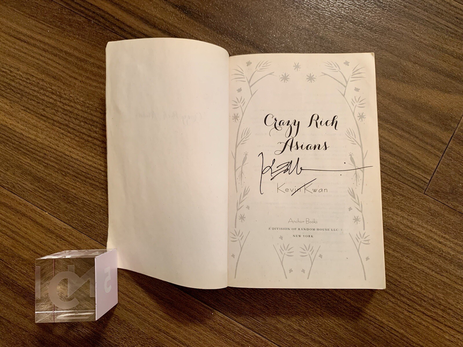 SIGNED—Crazy Rich Asians by Kevin Kwan (2014, Trade Paperback)