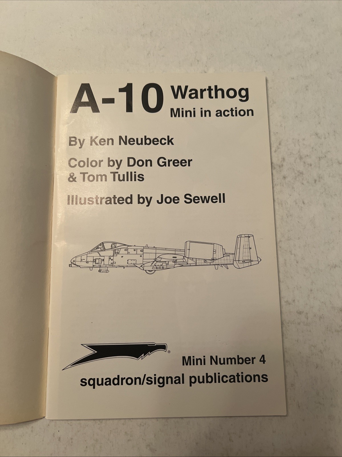 A-10 WARTHOG Mini in Action Squadron Signal Book 1604 Military Aircraft, C3