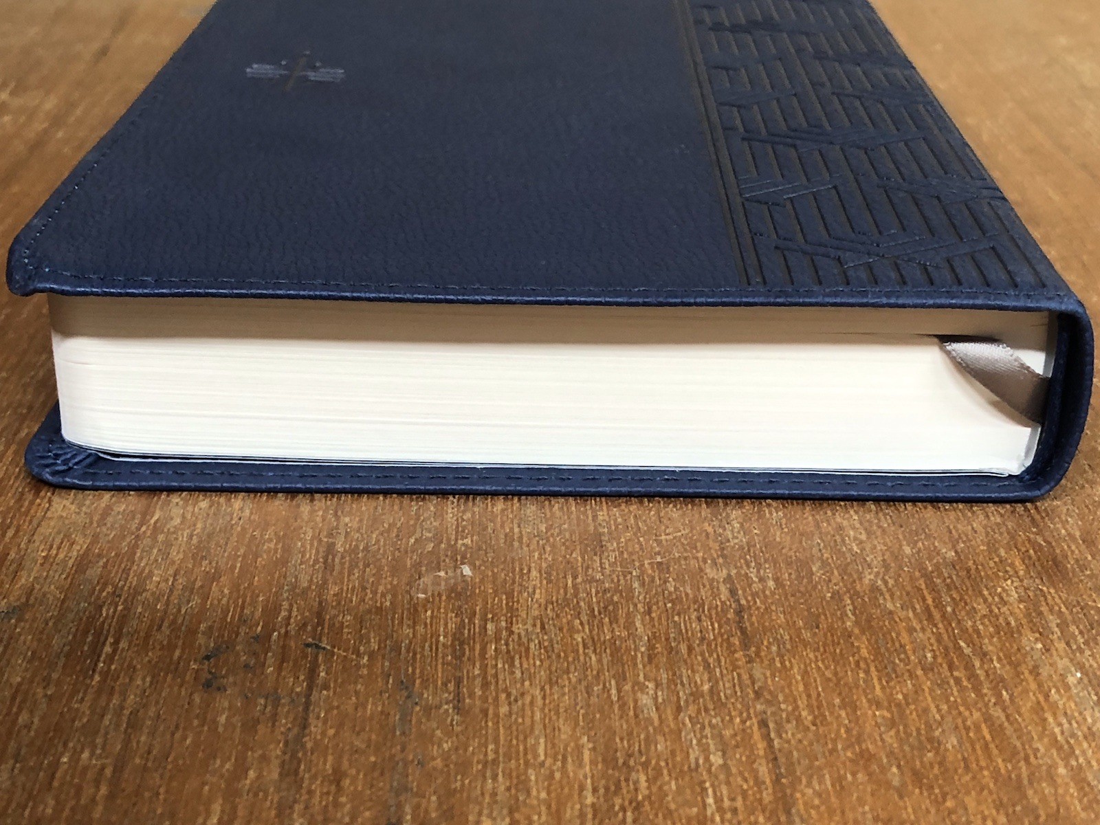 NLT Tyndale Premium Gift Bible, Filament Enabled, Blue Cross