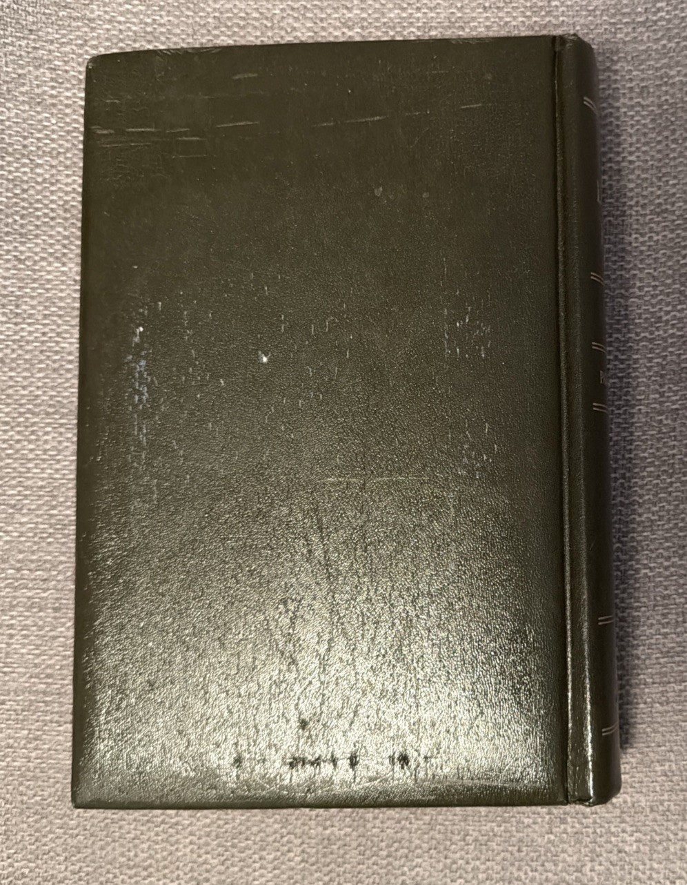 THE LIVING BIBLE Paraphrased Tyndale House Padded Hardcover 1972 10th Printing