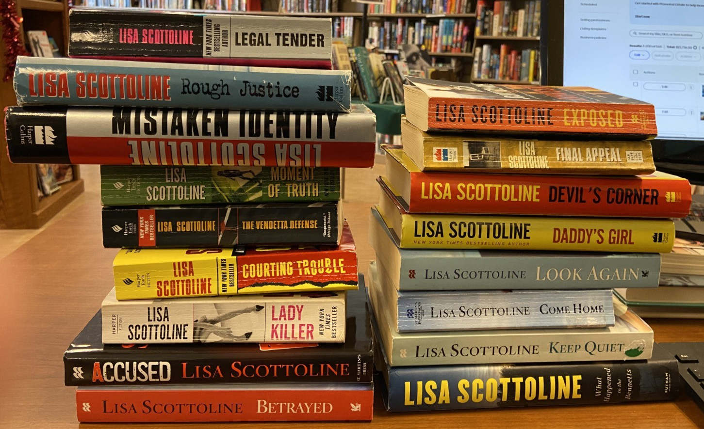Lot of 17, Lisa Scottoline, Rosato & Associate (7), DiNunzio(3) Standalone (7)