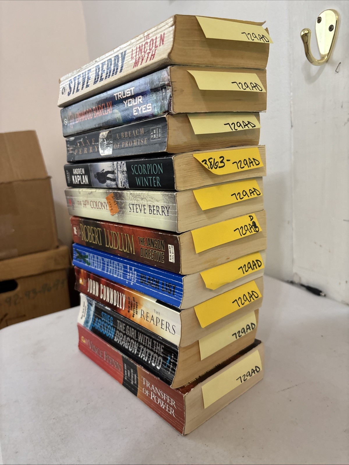 Lot of 10 – Mystery and Thrillers – Mixed Authors – FREE SHIPPING