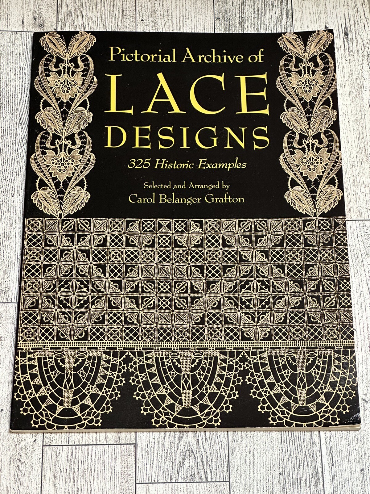 Pictorial Archive of Lace Designs: 325 Historic Examples (Carol Belanger Grafton
