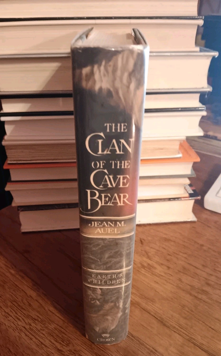 THE CLAN OF THE CAVE BEAR by Jean Auel 1980 Crown HCDJ 1st Edition 1st Printing