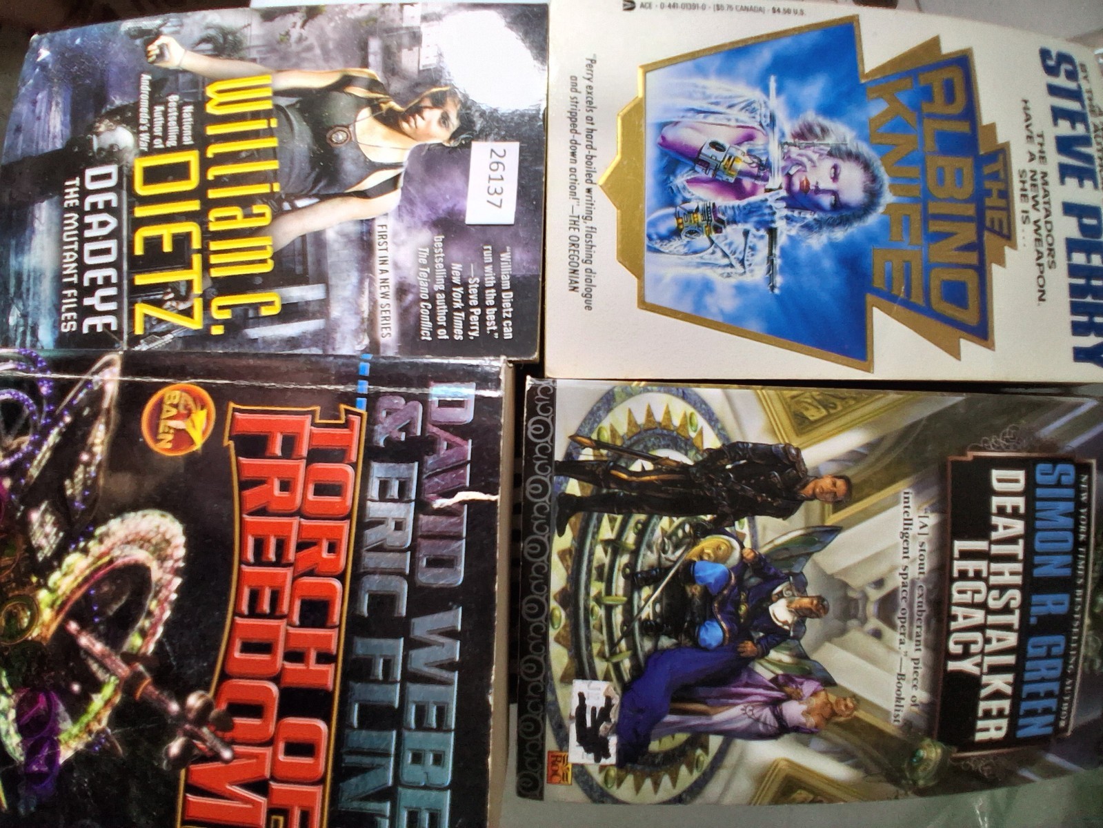Lot of 10 Science Fiction/Fantasy PAPERBACK Books 26137 bc22
