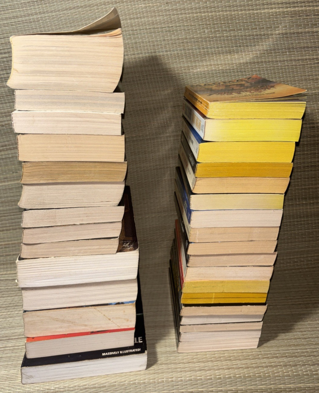 Mixed Lot of 32 PBs SCI-FI, Fantasy, Adventure, Novelization, Gremlins, VTG GOOD