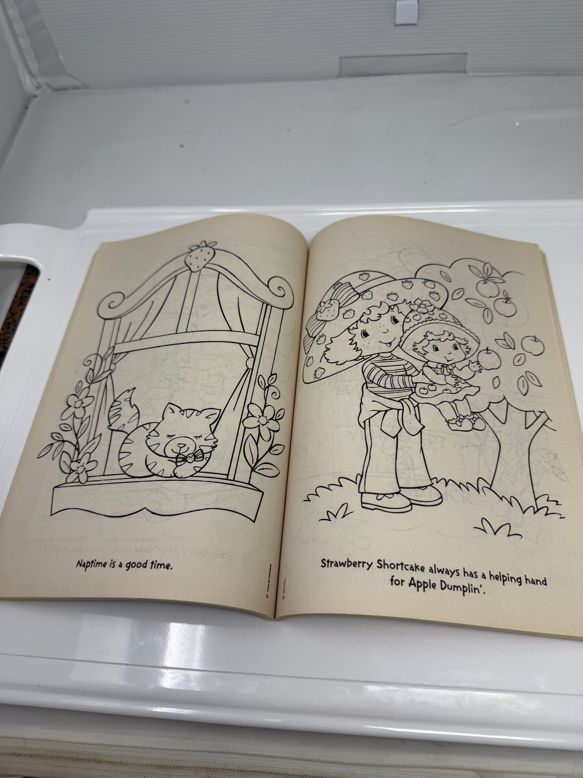Nice Strawberry Shortcake coloring activity book 2004 .97 cents Dalmatian Press