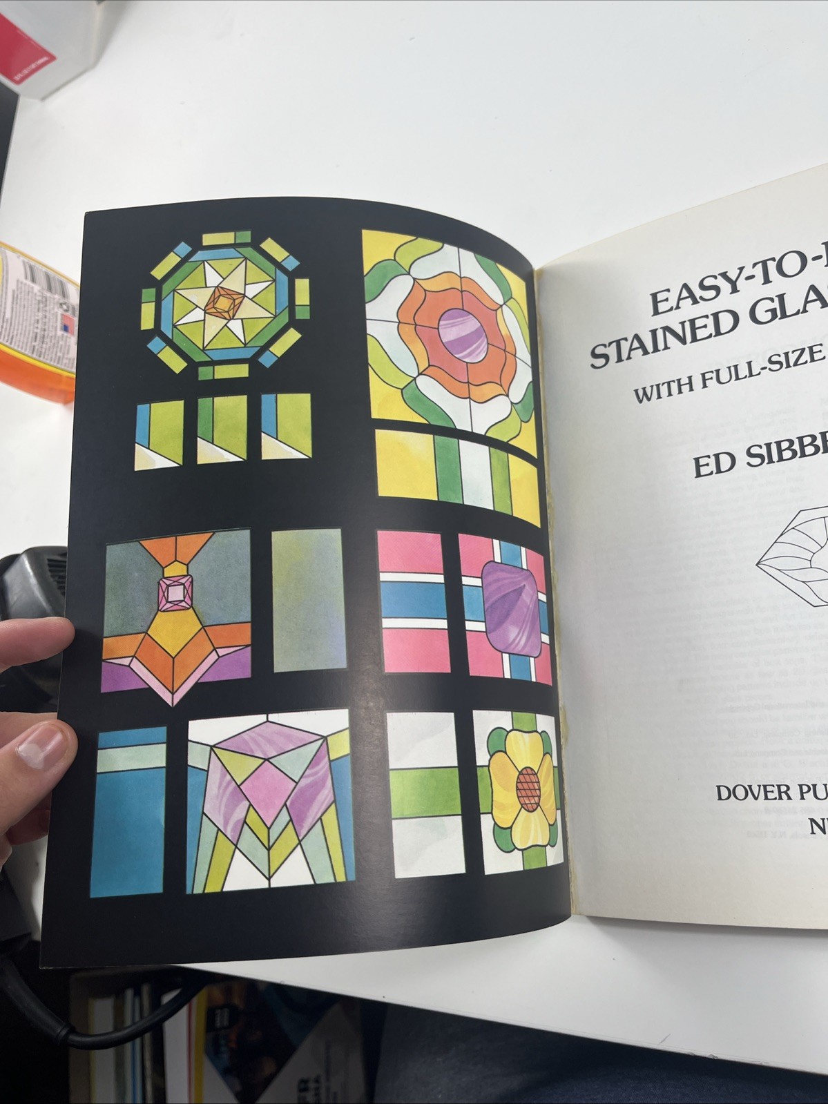 Easy-to-Make Stained Glass Boxes: With Full-Size Templates (Dover Crafts: St…