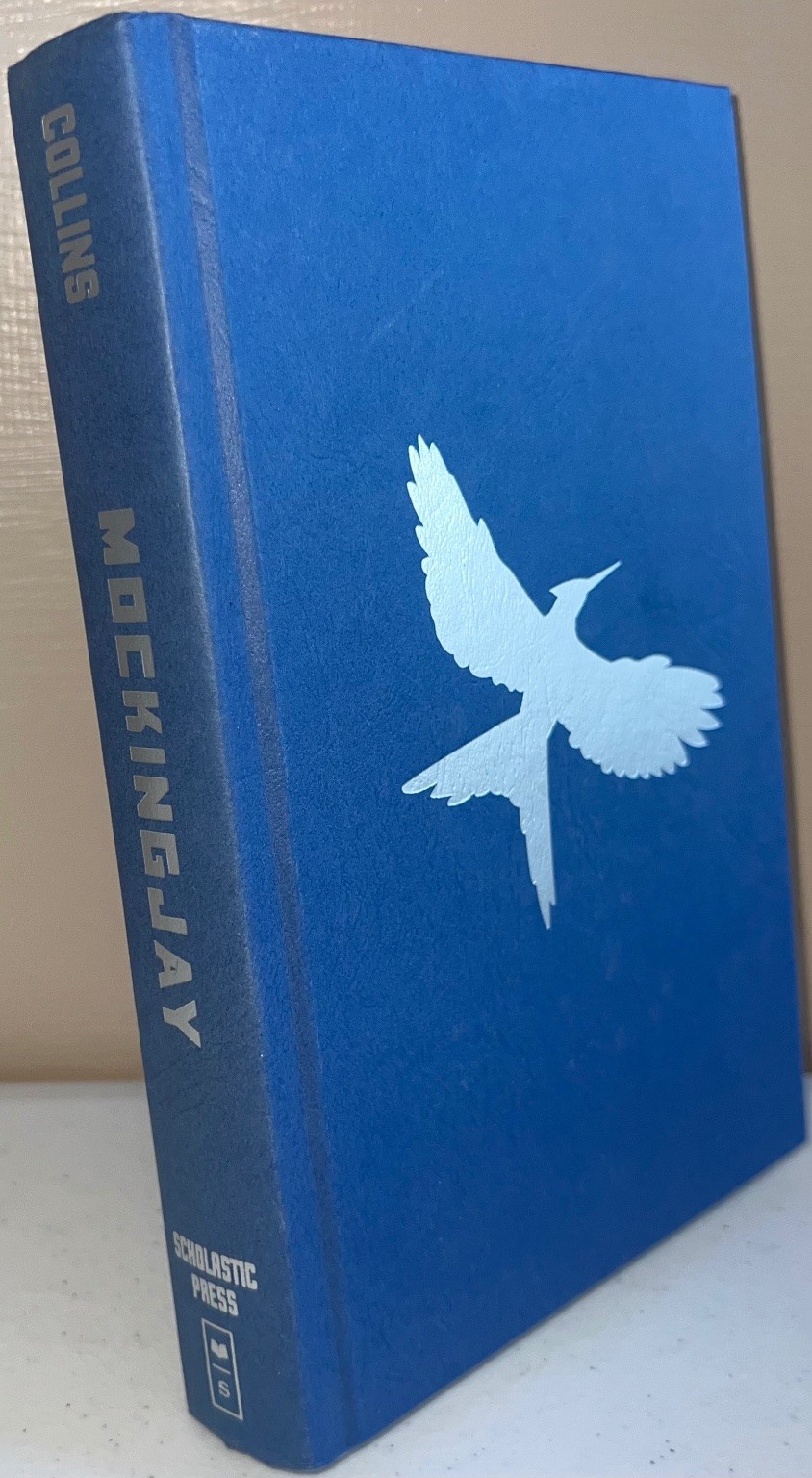 Mockingjay Suzanne Collins Scholastic Press 2010 Hardcover Blue Superb EUC! 🍀