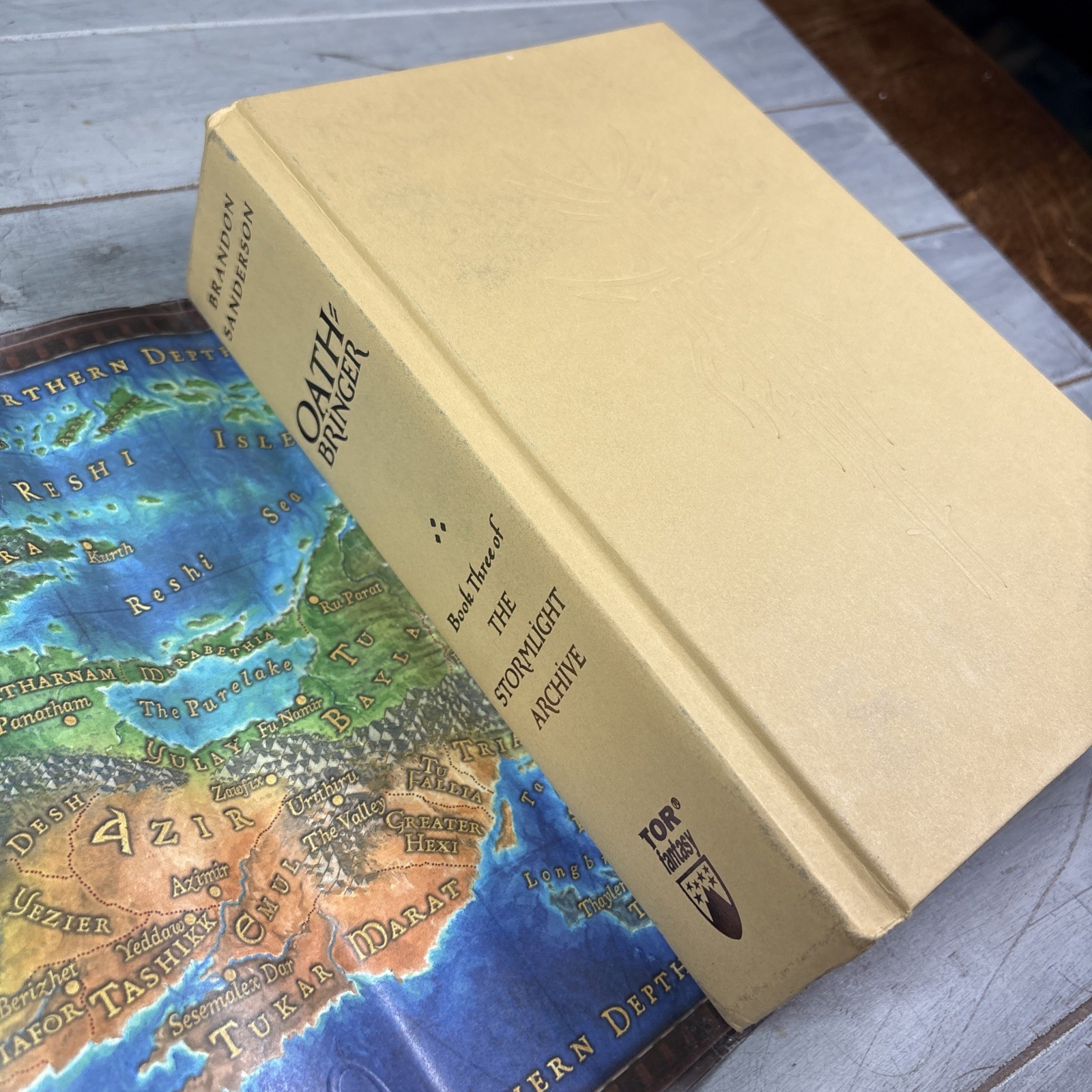 Oathbringer by Brandon Sanderson Hardcover – First Edition, 2nd Printing