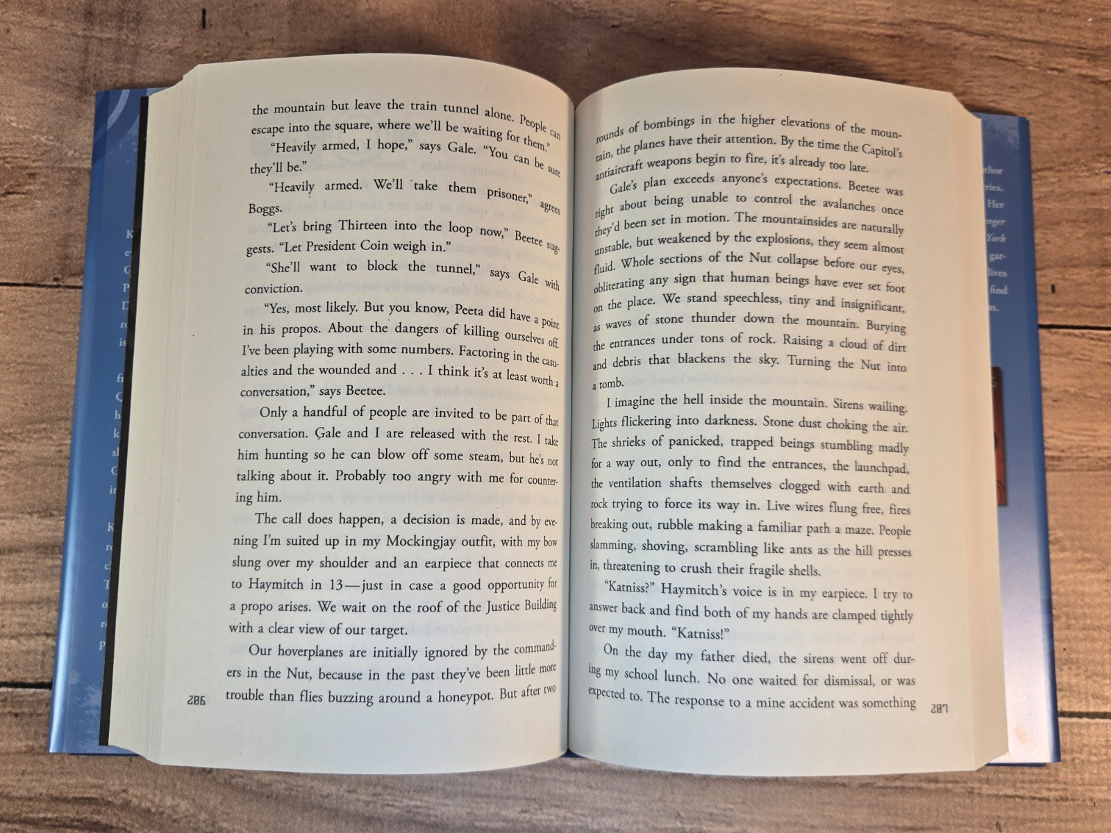 Mockingjay (Final Hunger Games) By Suzanne Collins 1st ED. 2010 Hardcover Book