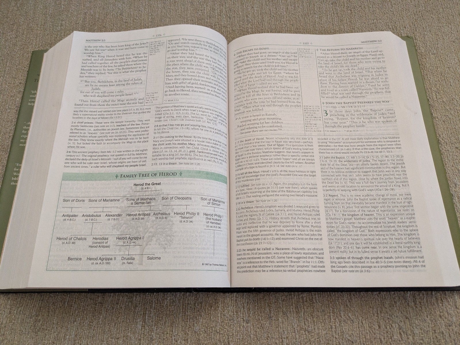 The MacArthur Study Bible: New International Version, Signature Series | 2013