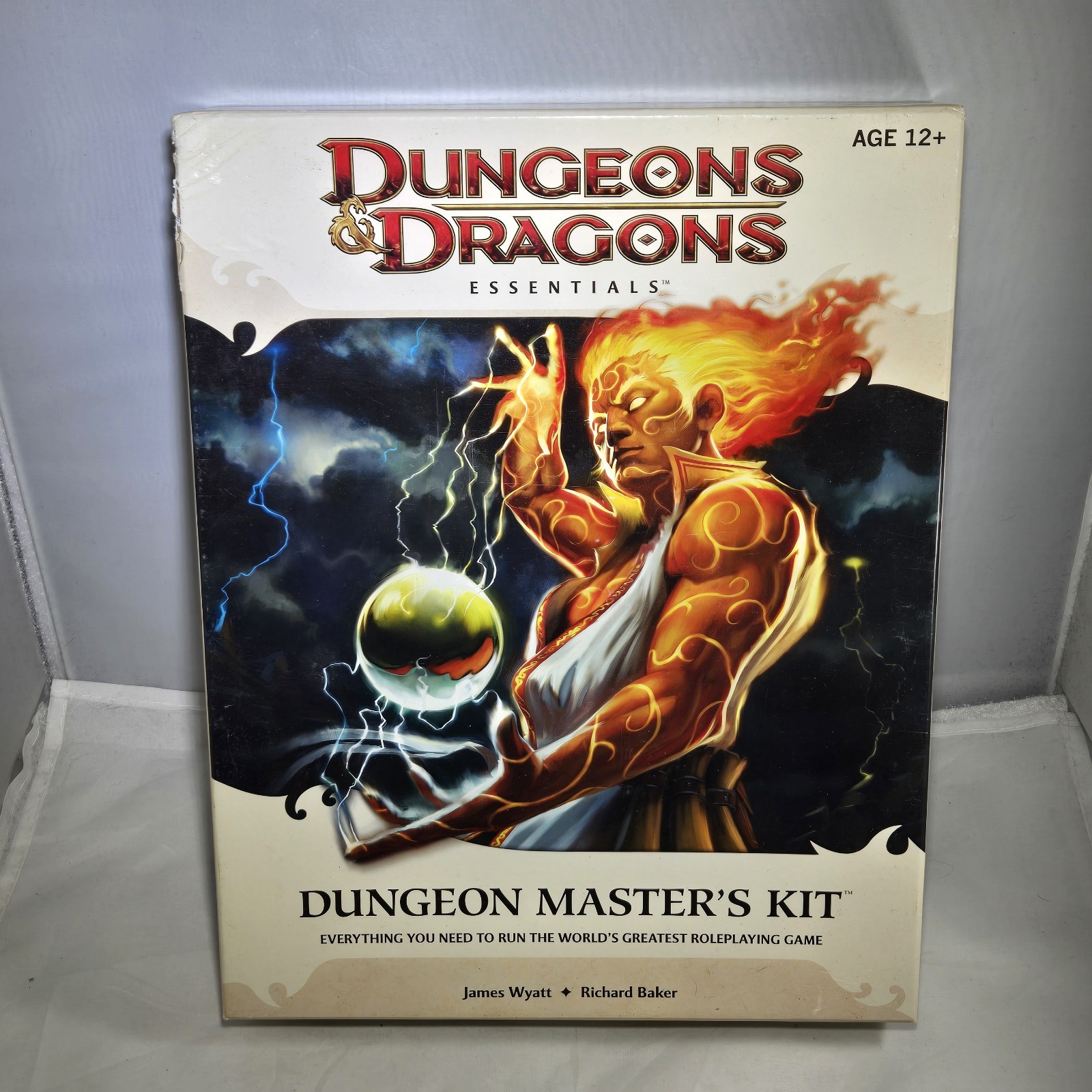 Dungeon Master’s Kit (Dungeons & Dragons Essentials) *Missing Tokens*