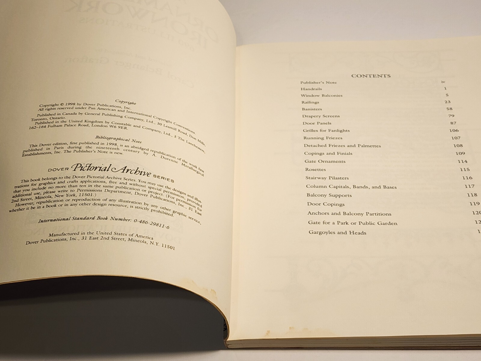Ornamental Ironwork: Over 670 Illustrations (Dover Pictorial Archive) – PB
