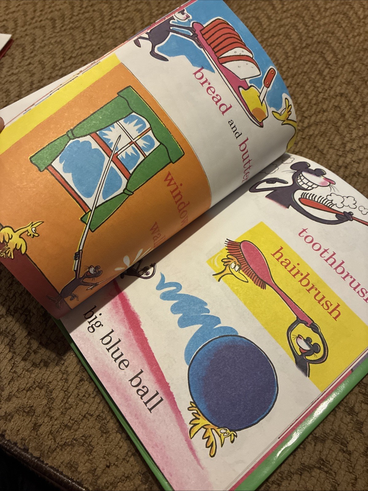 LN In a people house Dr. Seuss hardcover book 6.75″ x 9.25″