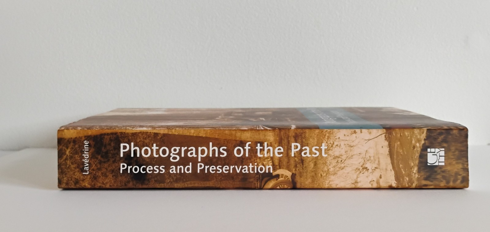 Photograph’s of the Past: Process and Preservation. Bertrand Lavedrine 2009 VG