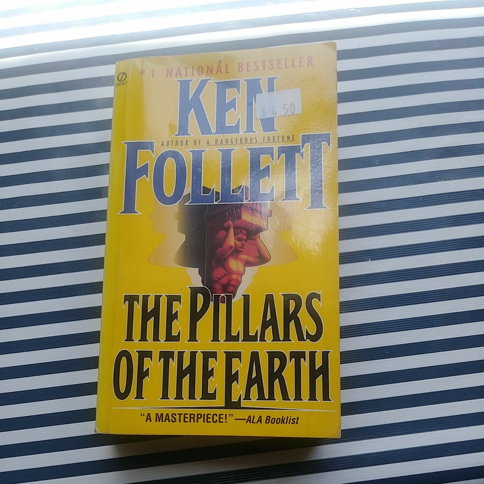 The Pillars of the Earth A Novel Ken Follett Paperback Self Help Bestseller