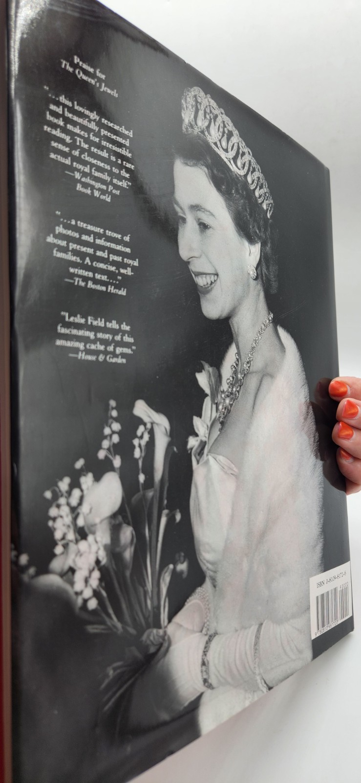 The Queen’s Jewels by Leslie Field 1987 Hardcover Elizabeth II England Royalty
