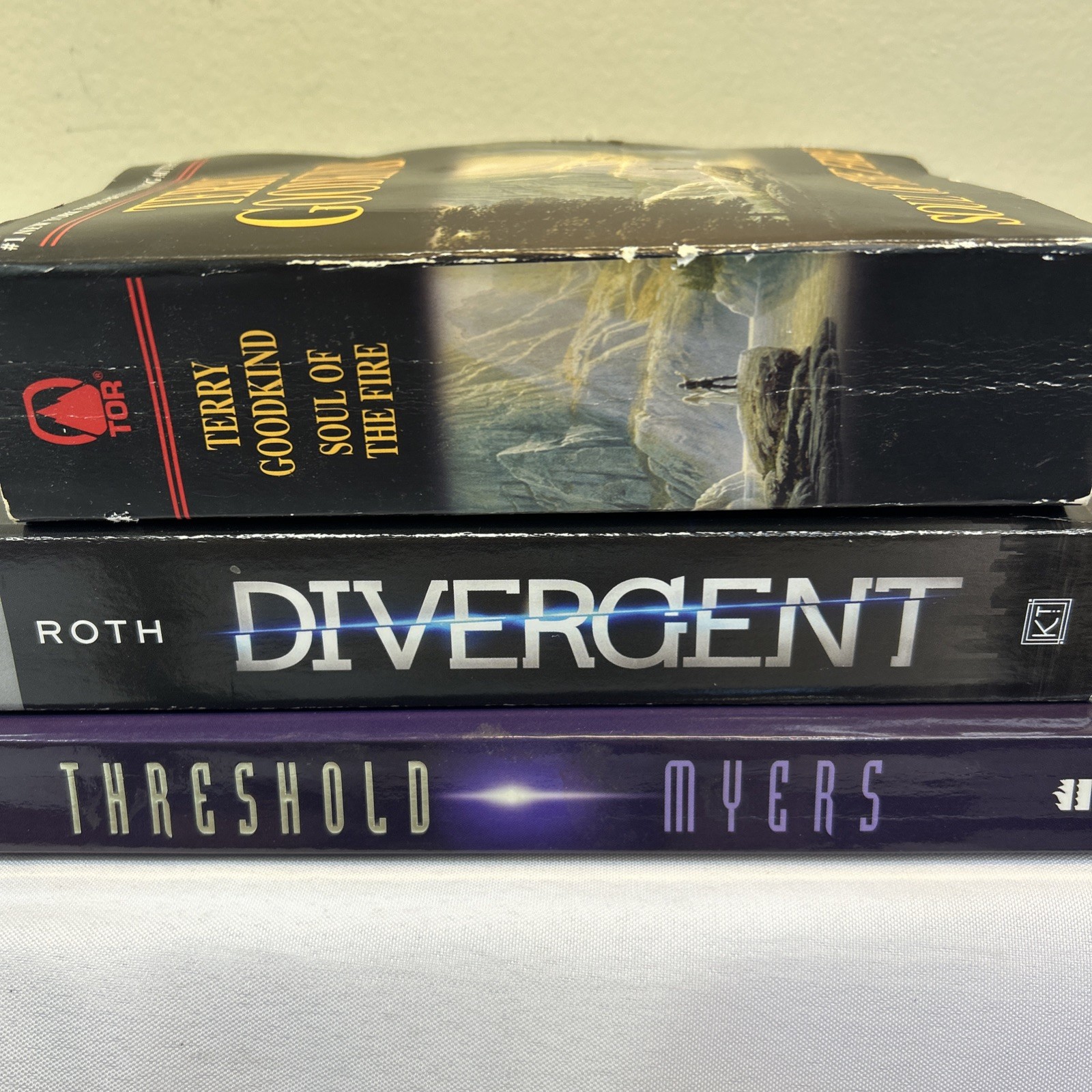 Fantasy, Dystopian & Paranormal Book Lot, Divergent, Threshold, Soul Of The Fire