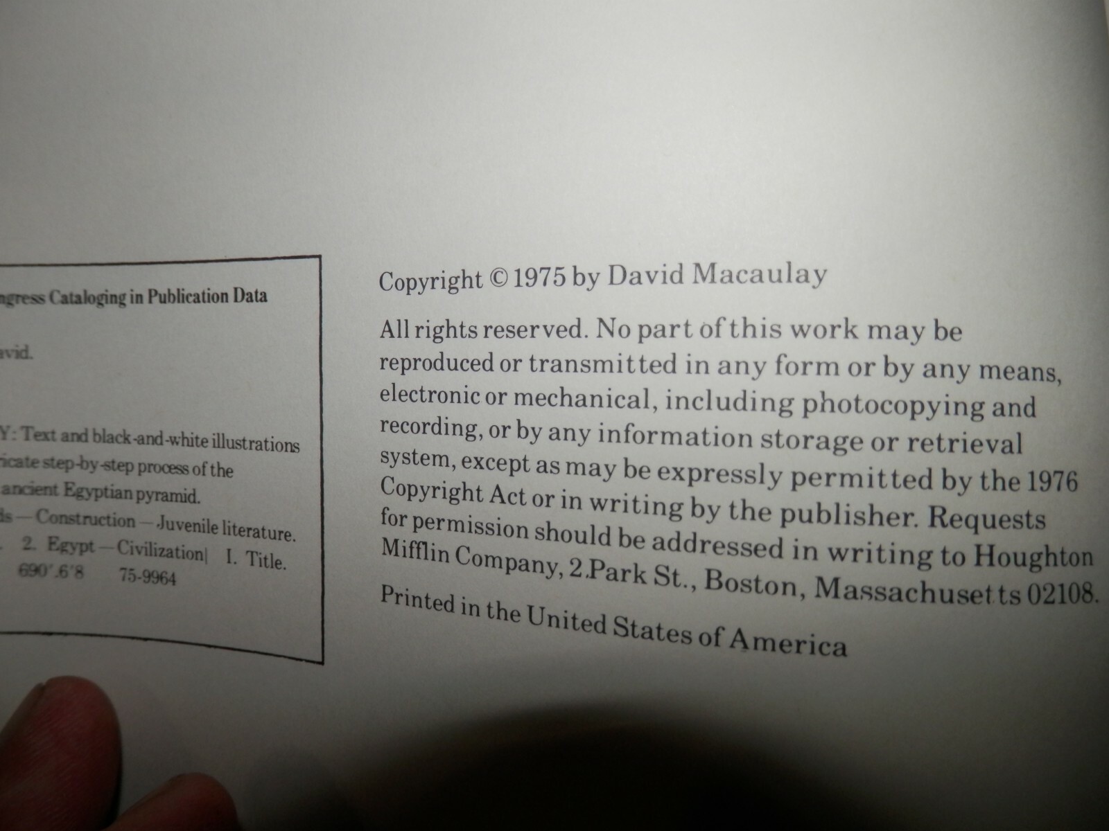 Lot Of 2 David Macaulay Paperback Books “Pyramid” And “Castle”