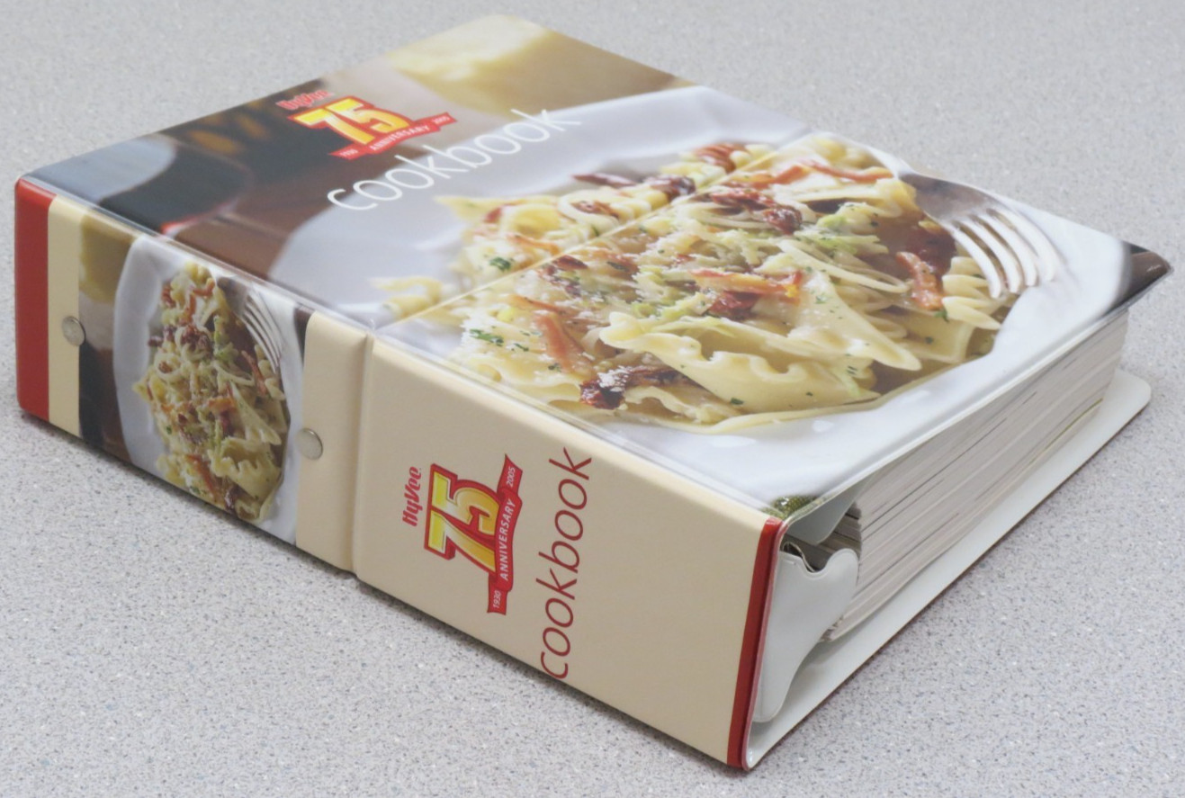 HyVee 75 Anniversary Cookbook – 3 ring binder – 667 pages
