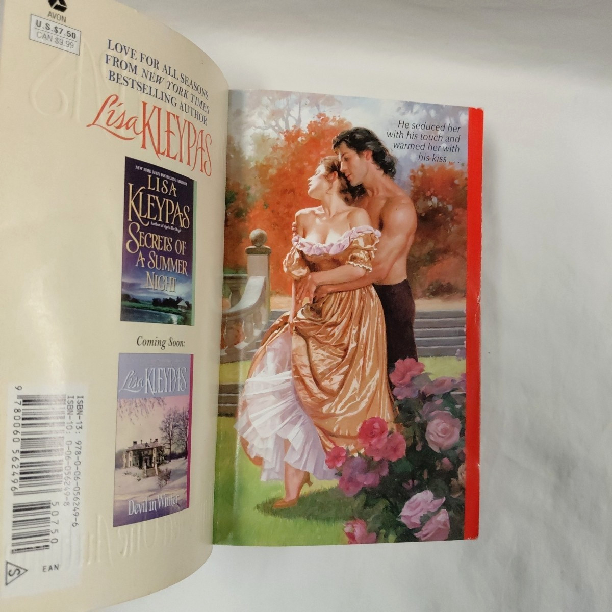 It Happened One Autumn by Lisa Kleypas PB w/ Stepback Wallflowers #2 Avon