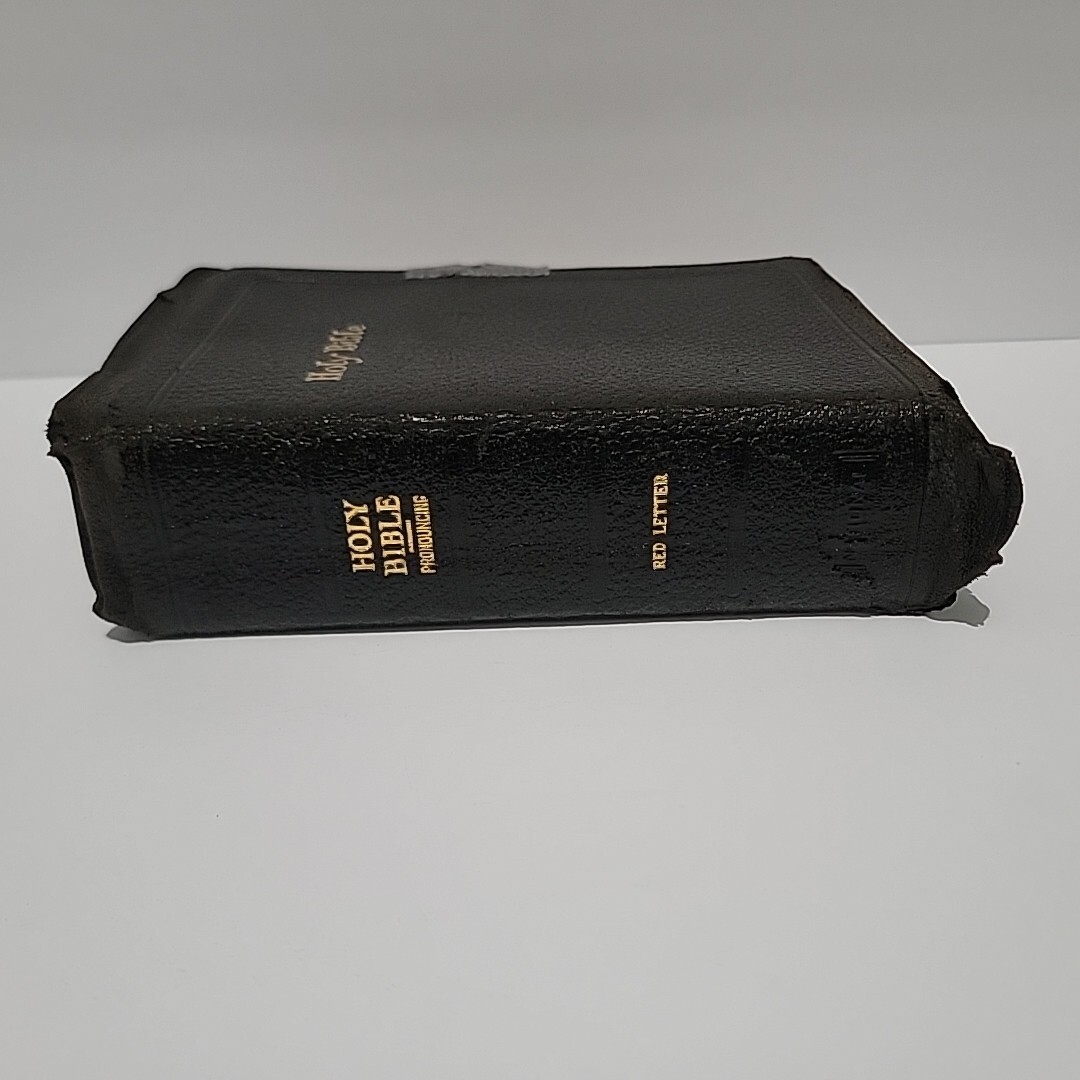 HOLY BIBLE National Bible Press Pronouncing Red Letter National