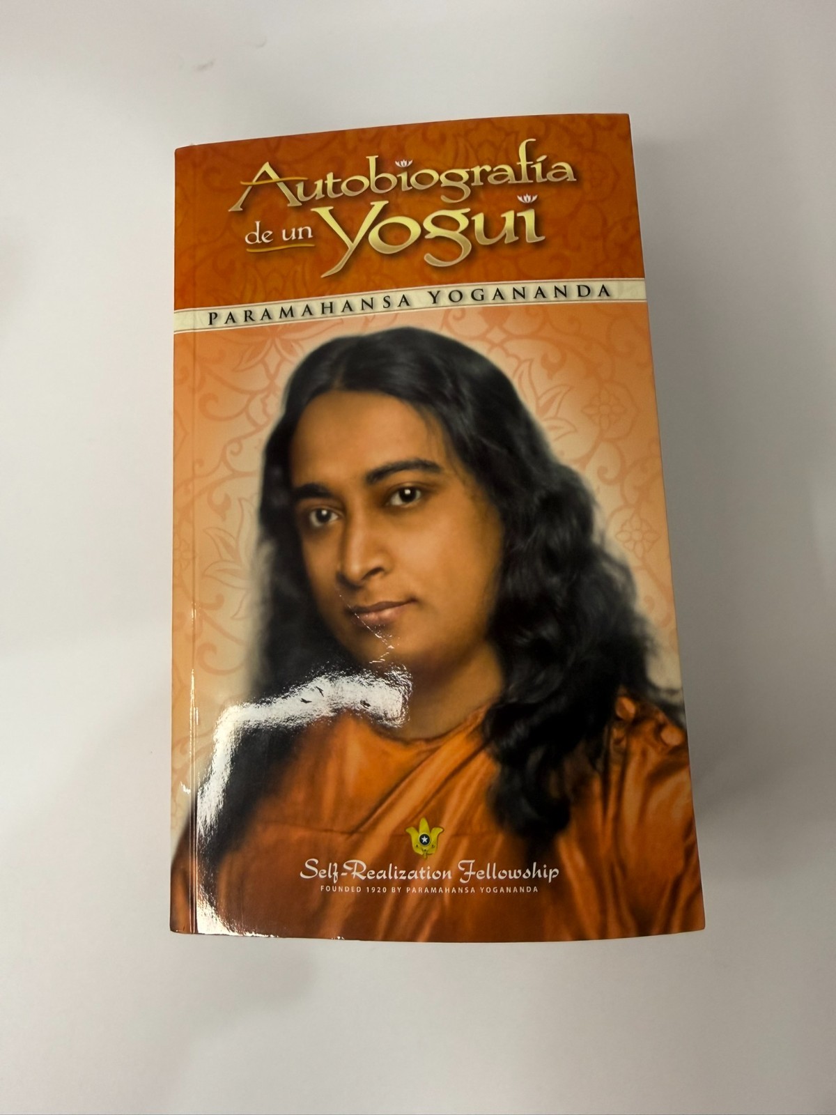 Autobiografía de un Yogui by Paramahansa Yogananda 2024 Spanish Paperback