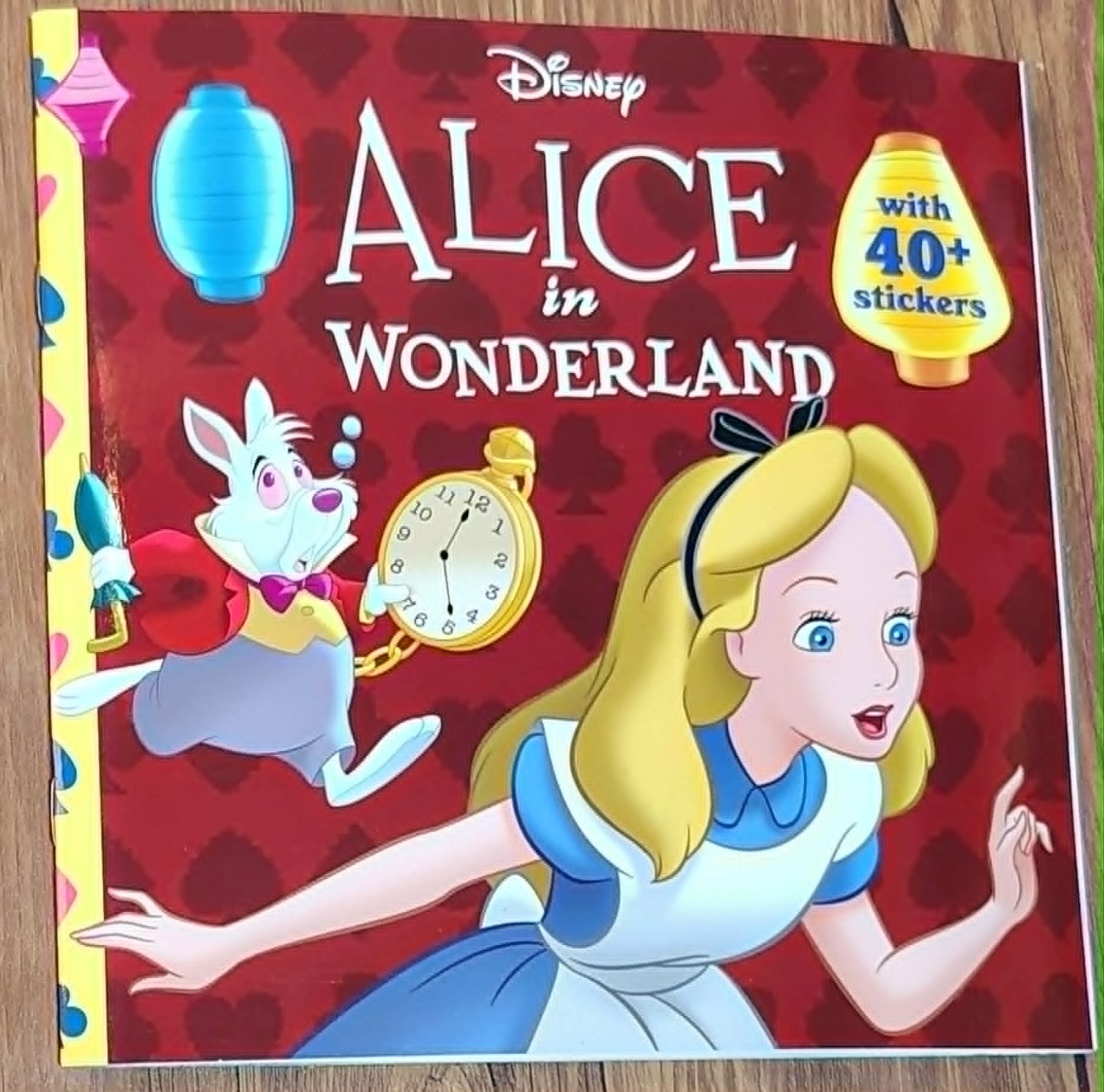 Disney Alice in Wonderland (8×8) Includes Stickers 2020