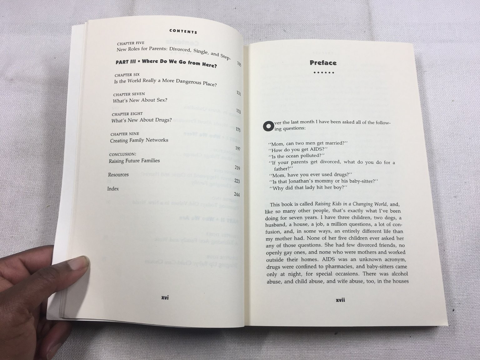 Raising Kids in a Changing World Dian G. Smith 1991 First Ed CTW Prentice Hall