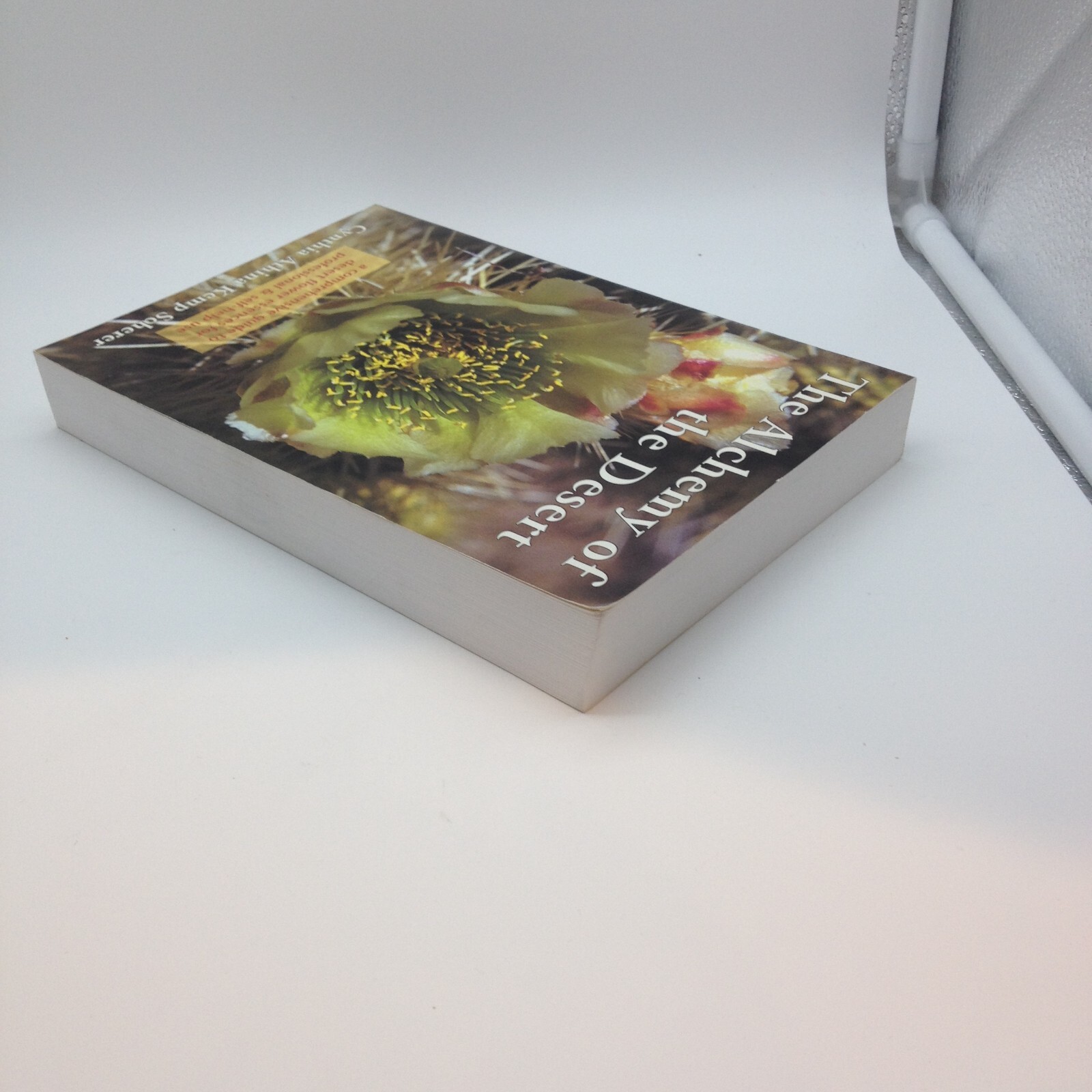 The Alchemy of the Desert : a Comprehensive Guide Desert Flower Esse – VERY GOOD