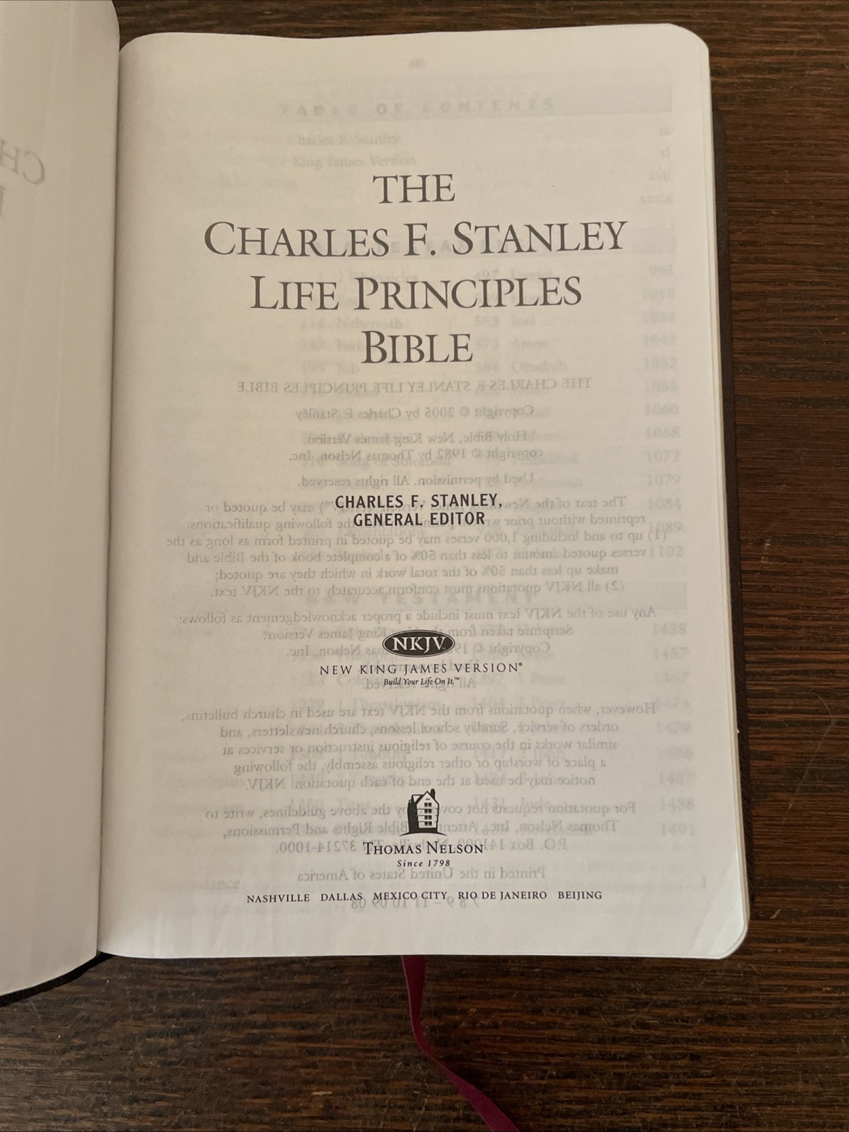 Charles F. Stanley Life Principles Bible NKJV Indexed Leather Burgundy 2005