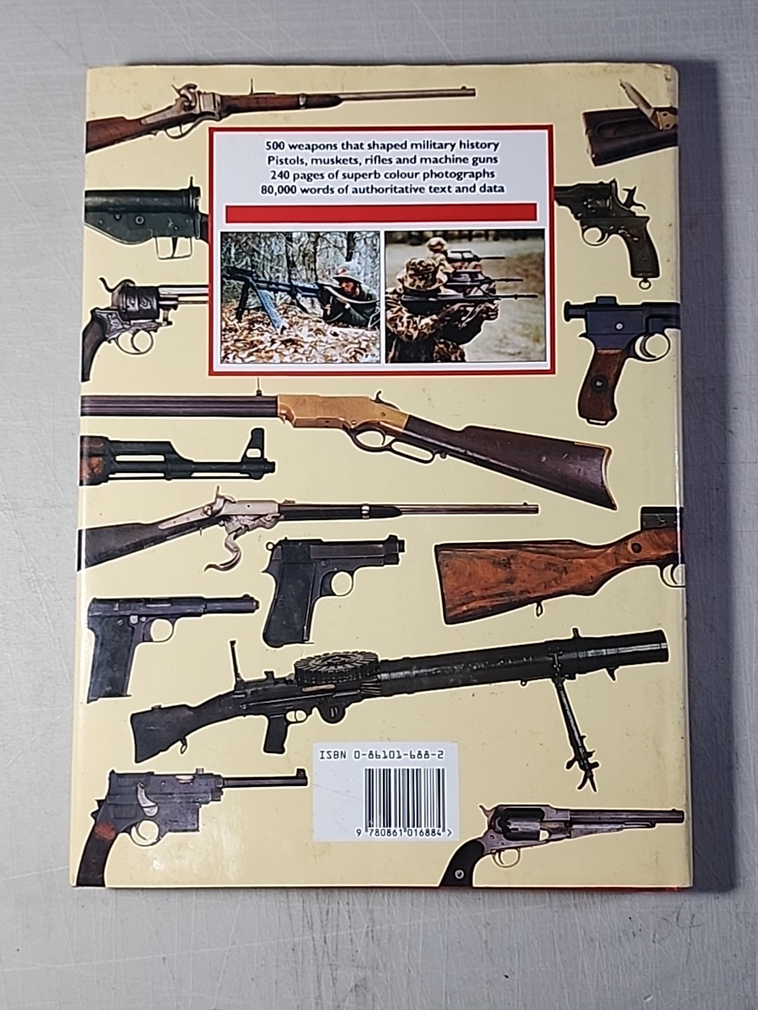 Military Small Arms: 300 Years of Soldier’s – Hardcover (2507041032
